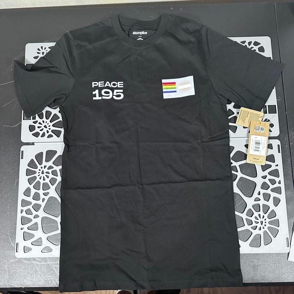 Akomplice x Umbro Peace 195 Egalitarianism T-Shirt Black Small UUM1UBQV-UGQ